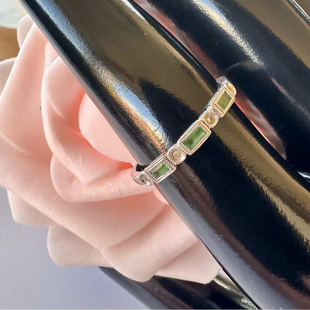 14K White Gold Green Stone & Clear Accent Band Ring Size 7 Stackable - Picture 8 of 16